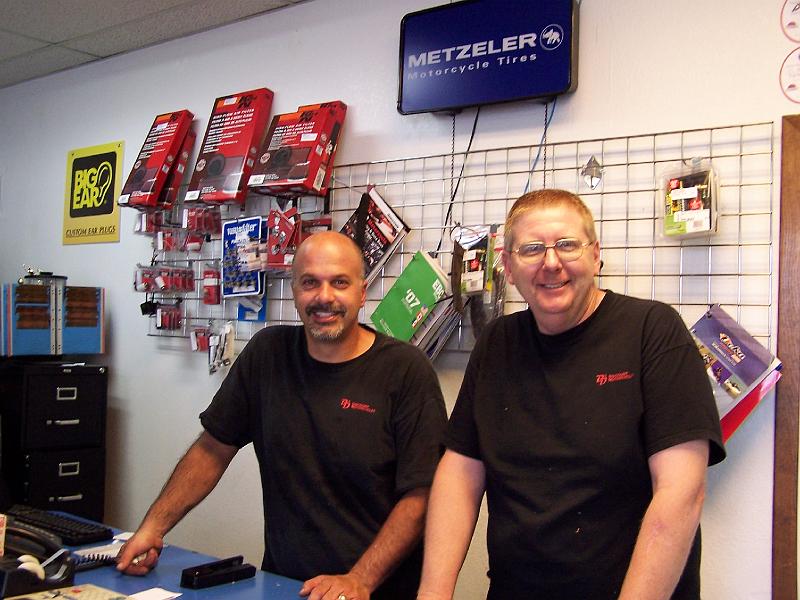 100_2543.jpg - Mark & Mel from D&D Discount Motorcycles in Tempe, AZ who did the job.  Best guys to work with.